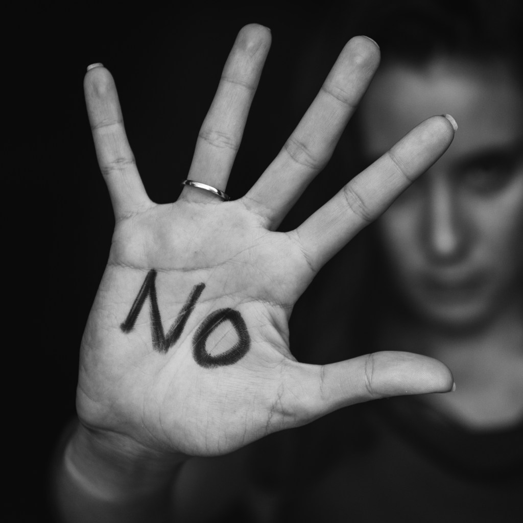 Perché Non Riesci a Dire di No? Il Piacere Nascosto di Farsi&nbsp;Male